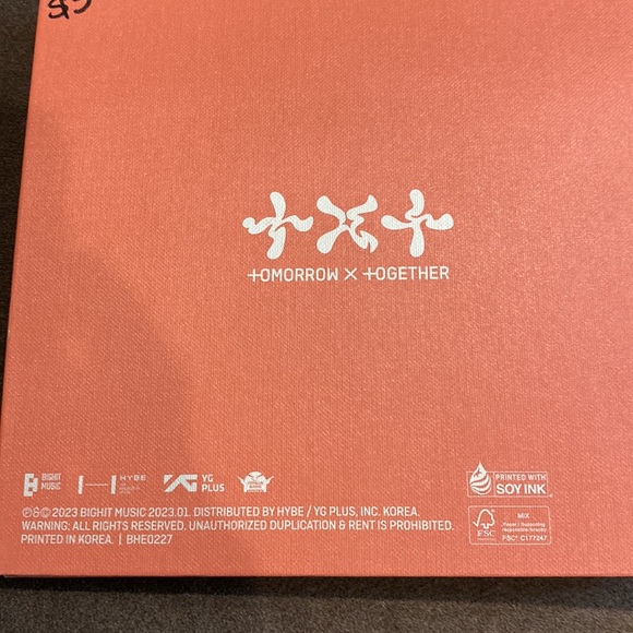 Tomorrow x Together Photobook & CD Set! - Picture 9 of 9